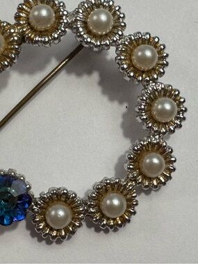 Classic Pearl & Silver Floral Brooch - Elegant Women's Jewelry